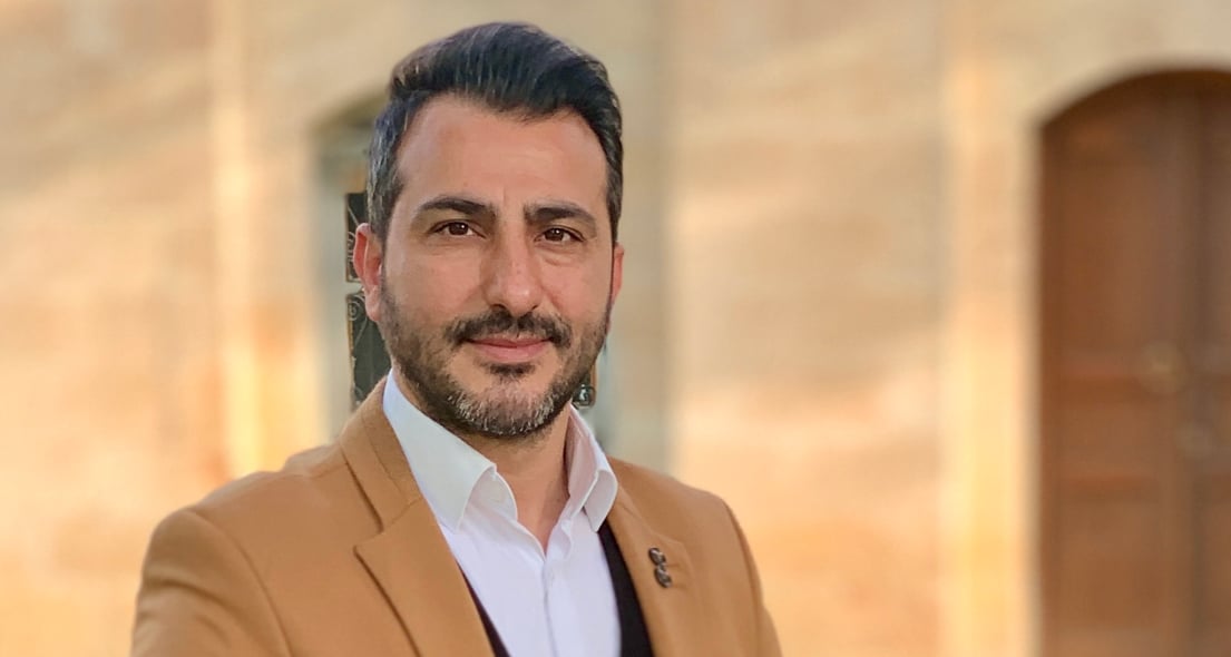 Harun Beyaz – Gece Sokulur Yanıma